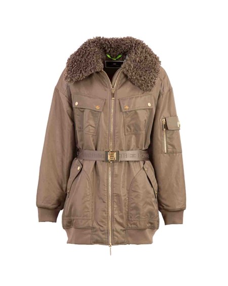 Shop ELISABETTA FRANCHI  Giaccone: Elisabetta Franchi piumino aviator in vela satin.
Piumino aviator in tessuto vela satin con collo in ecopelliccia.
Tasche con bottoni in metallo dorato, polsi e fondo in maglia e cintura in nastro con fibbia a cassetta logata in metallo dorato.
Cintura removibile.
Zip e bottoni in metallo dorato.
Composizione: 100% Poliammide.
Fabbricato in Italia.. PI57D37E2-BI7